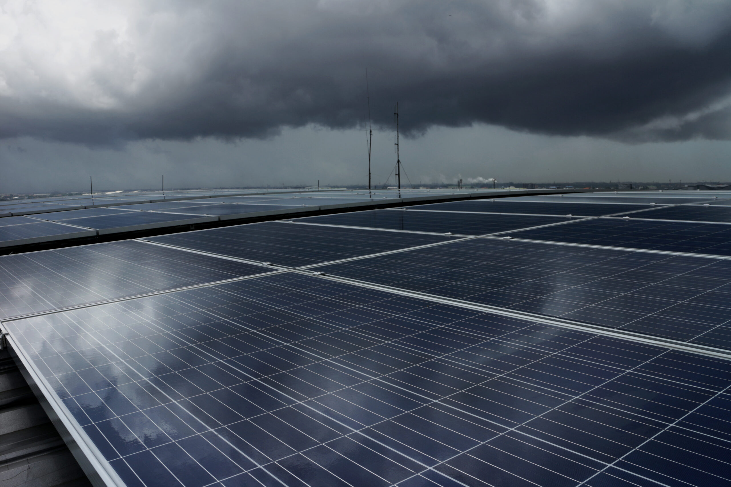solar-panel-in-cloudy-weather