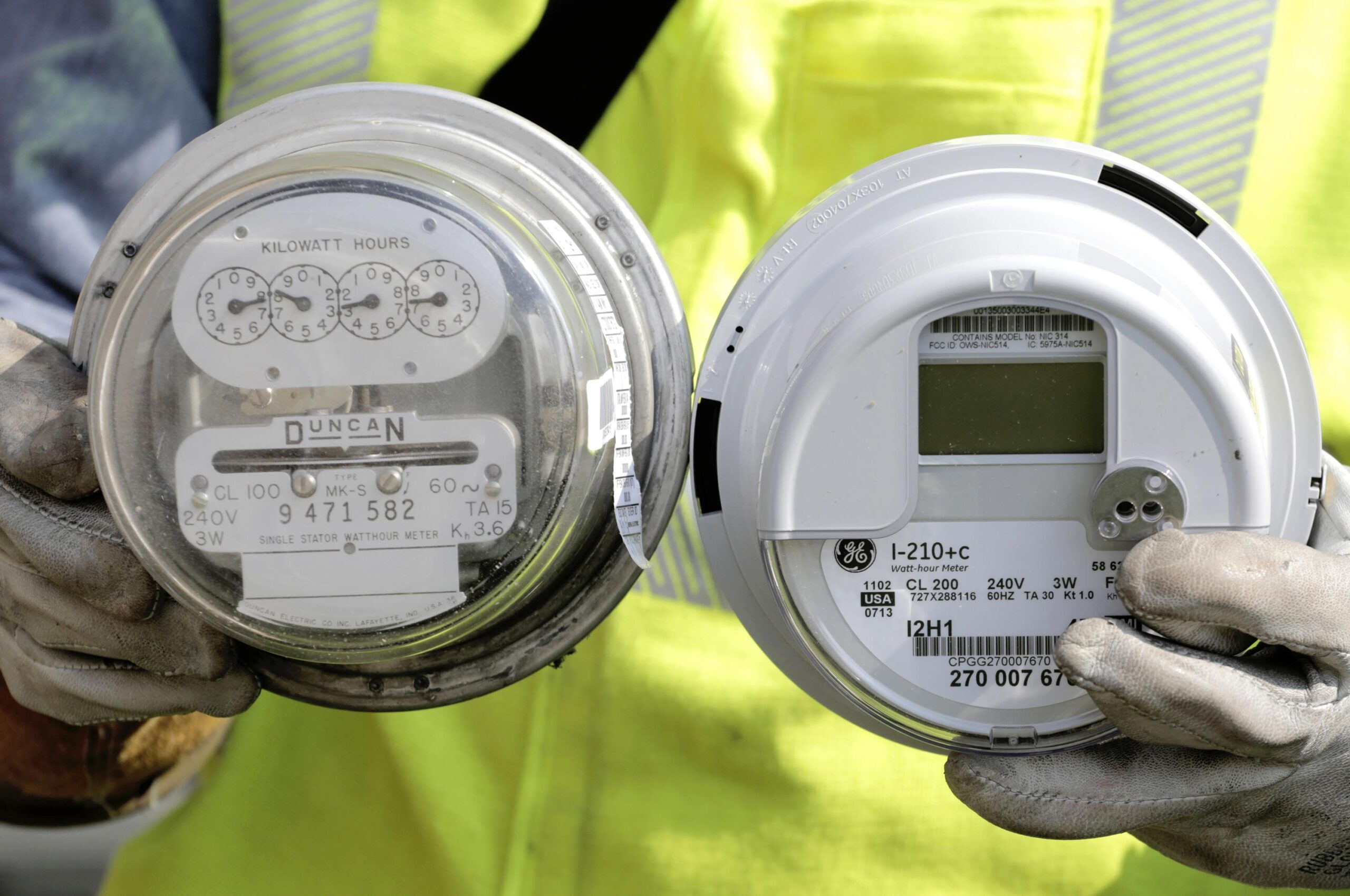 smart-vs-traditional-energy-meters
