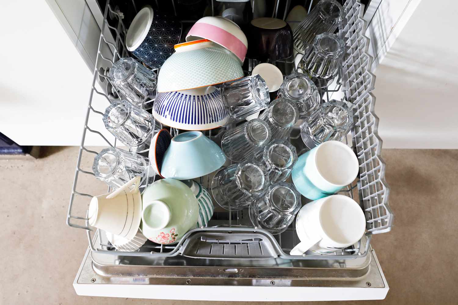 how-to-wash-dishes-in-a-dishwasher-more-efficiently