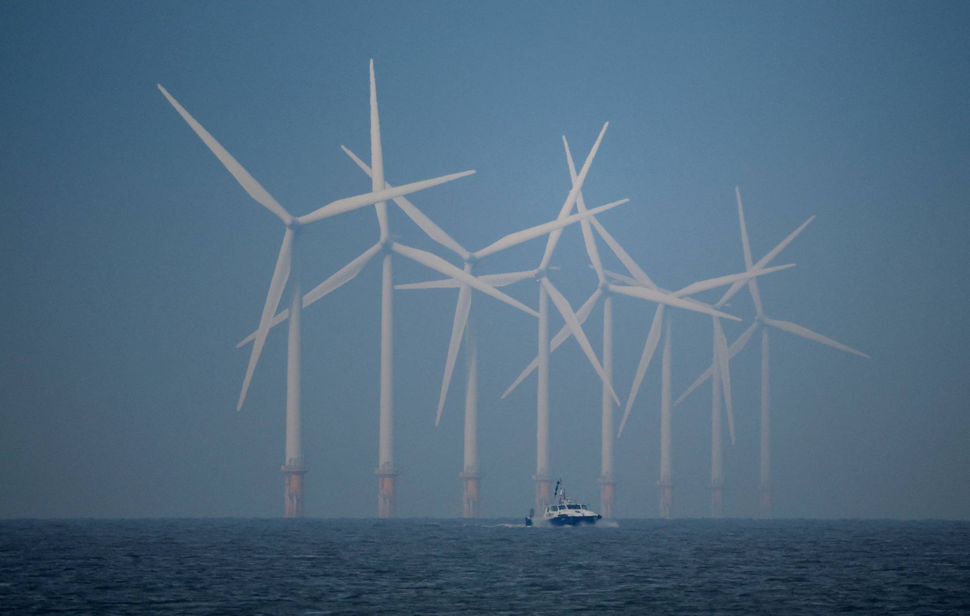 terrifying-photo-of-wind-turbines